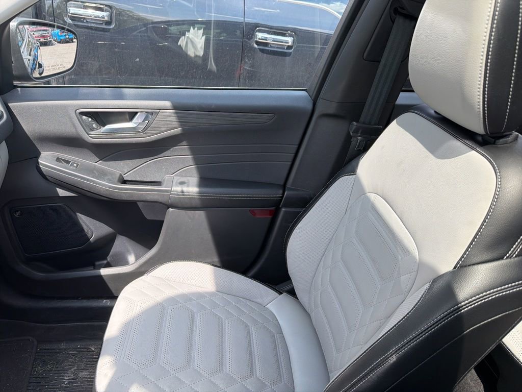 Used 2023 Ford Escape Platinum w/ Premium Technology Package AWD/4WD image 11