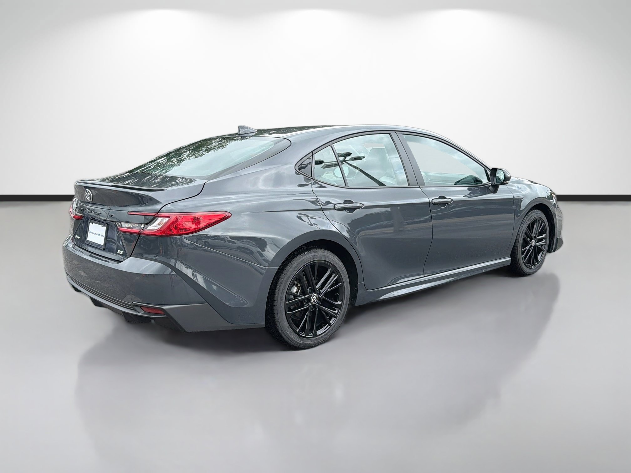 Used 2025 Toyota Camry SE FWD image 3