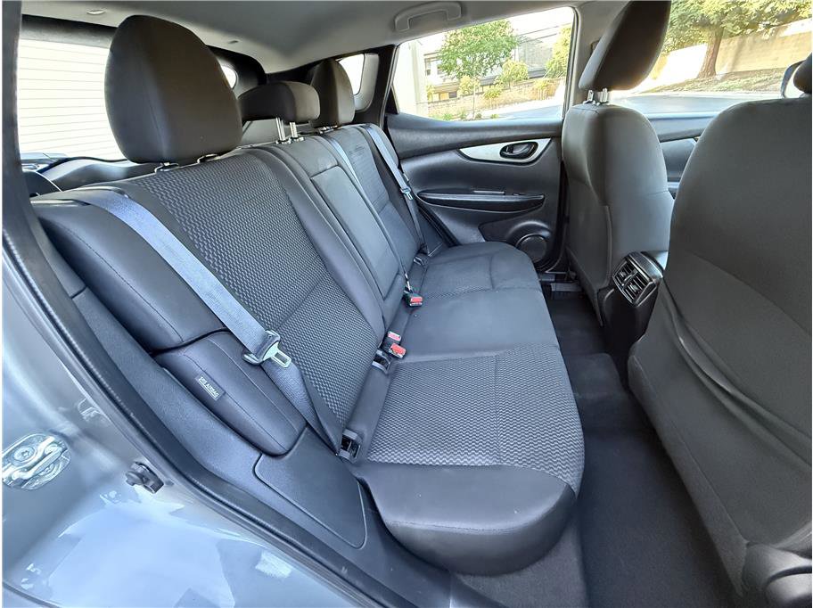 Used 2021 Nissan Rogue Sport S image 37