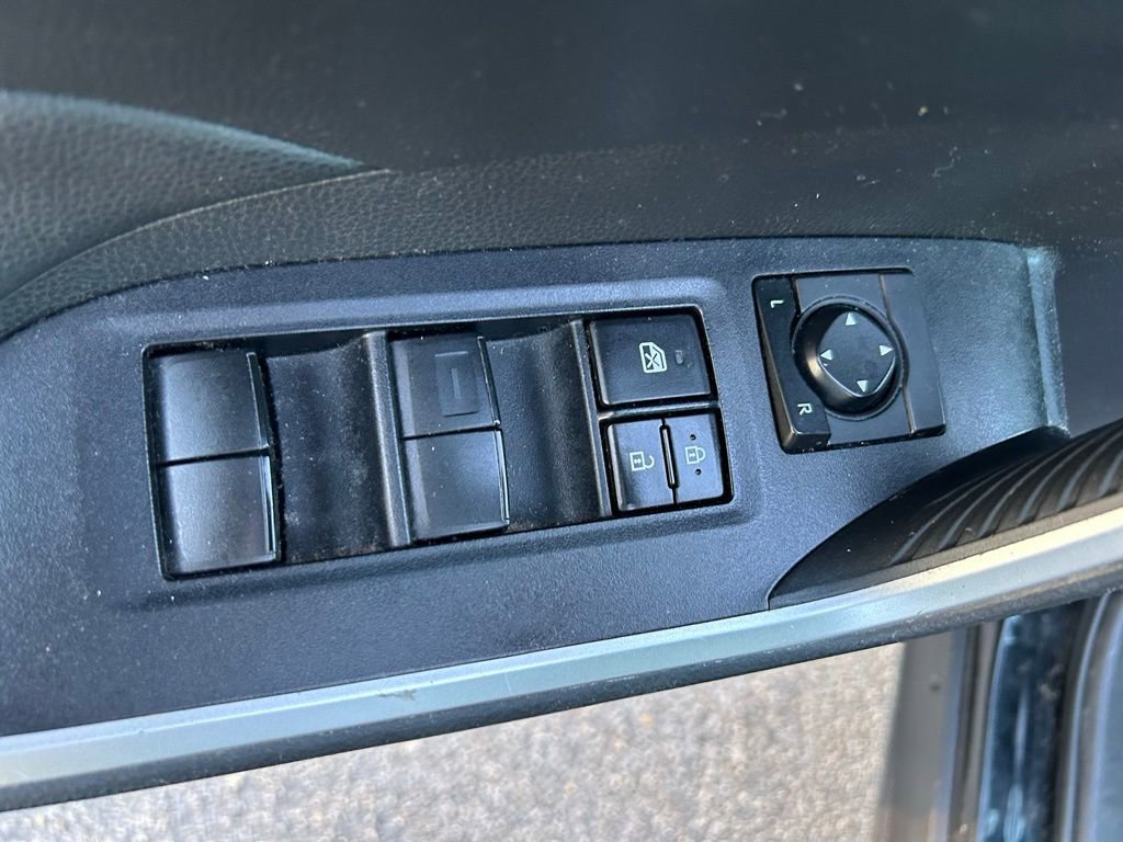 Used 2020 Toyota RAV4 LE image 16