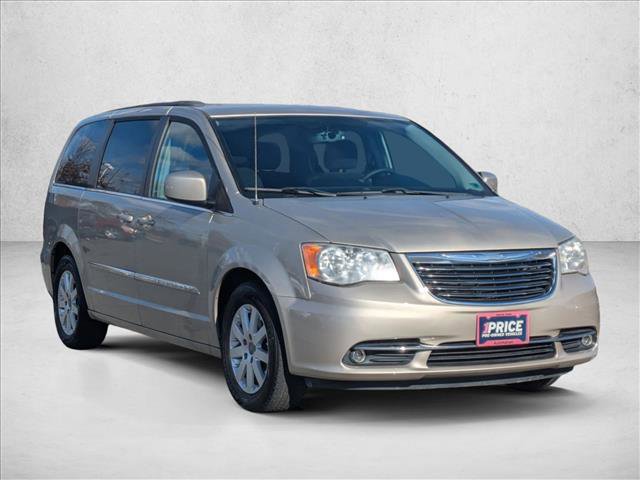 Used 2014 Chrysler Town & Country Touring image 3