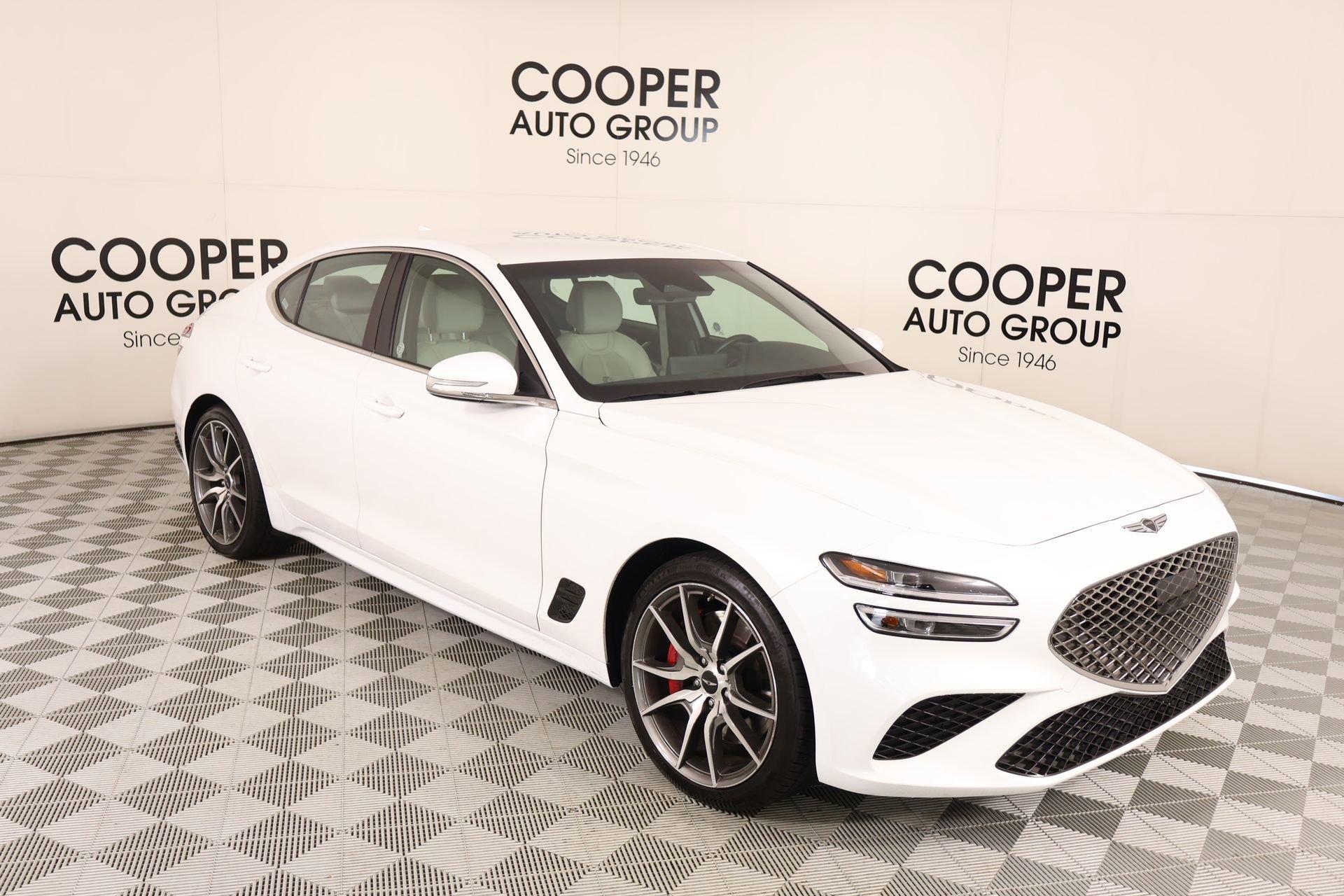 Used 2025 Genesis G70 2.5T image 1