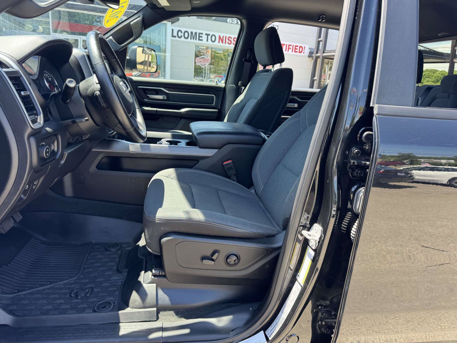 Used 2022 RAM 1500 Big Horn AWD/4WD image 23