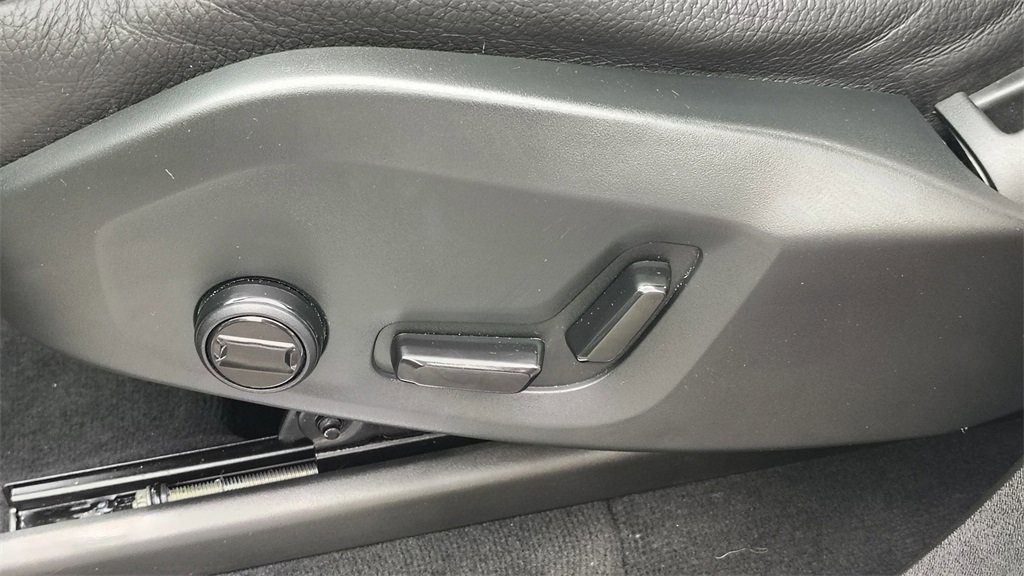 Certified 2024 Volvo XC90 T8 Plus w/ Protection Package Premier image 11