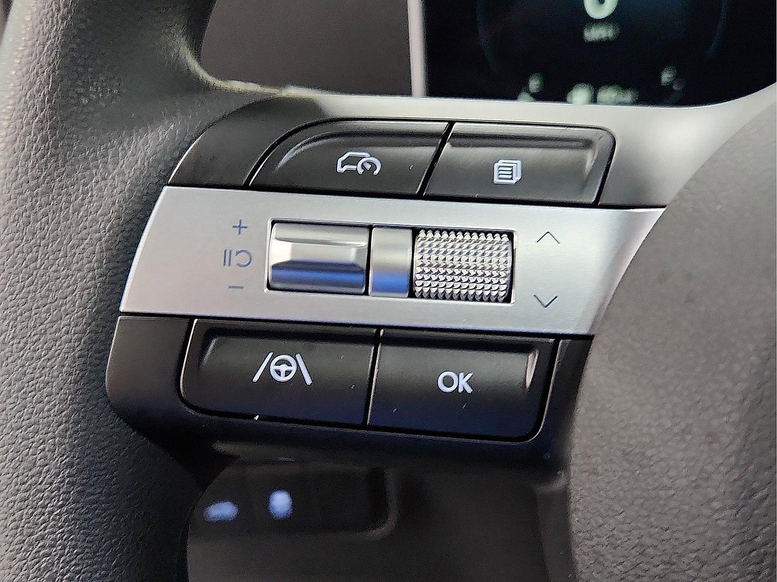 Used 2026 Hyundai Santa Cruz SEL FWD image 15