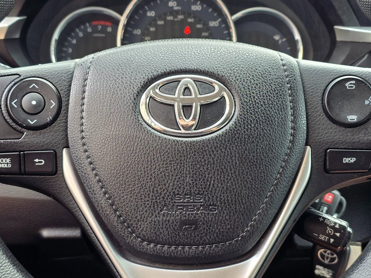 Used 2015 Toyota Corolla LE FWD image 29