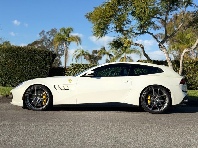 Used 2017 Ferrari GTC4Lusso AWD/4WD image 2