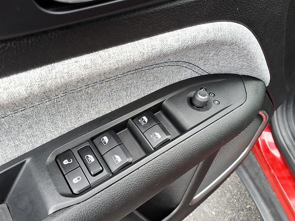 Used 2024 Jeep Compass Latitude AWD/4WD image 12
