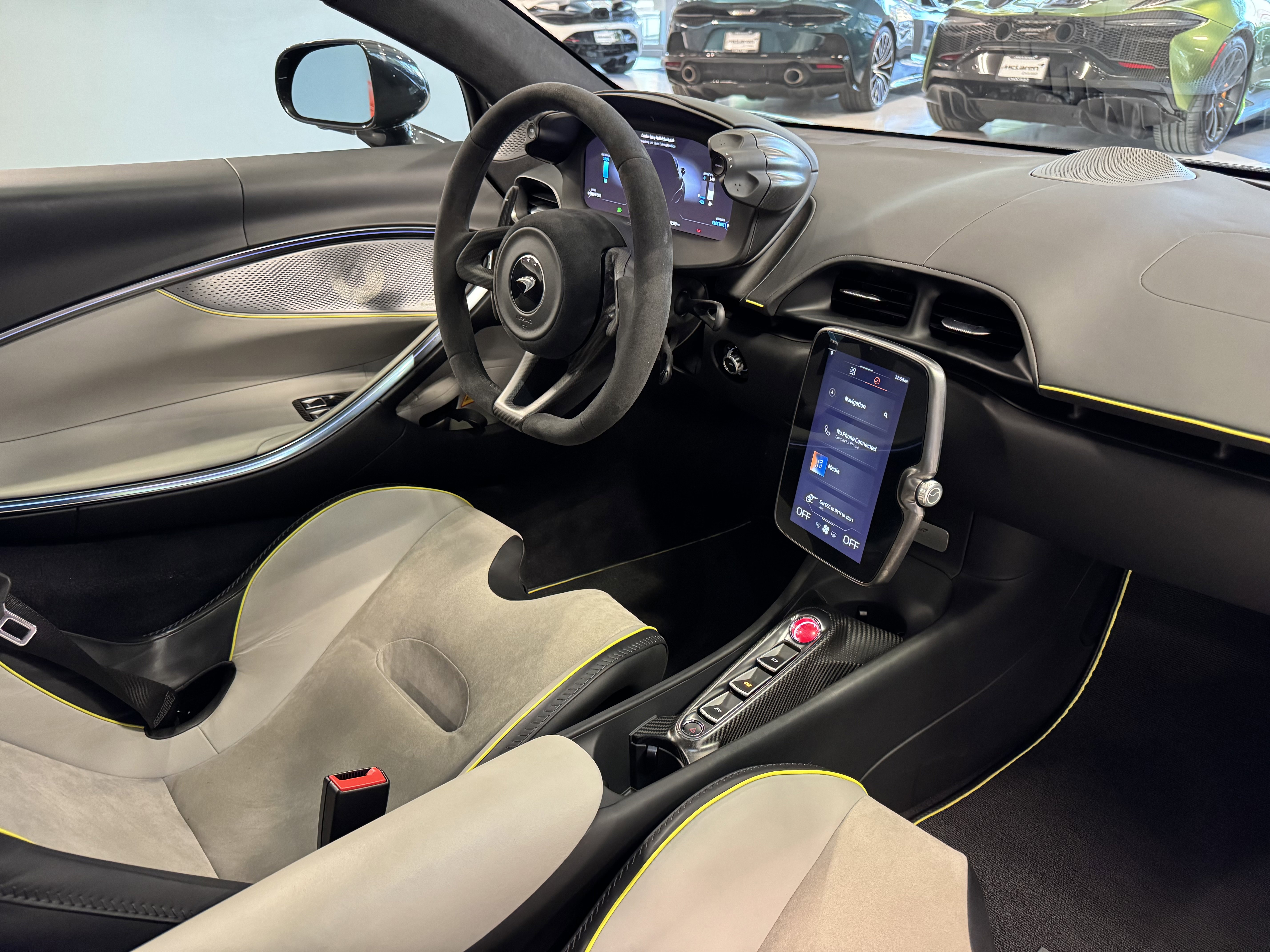 Used 2023 McLaren Artura image 16