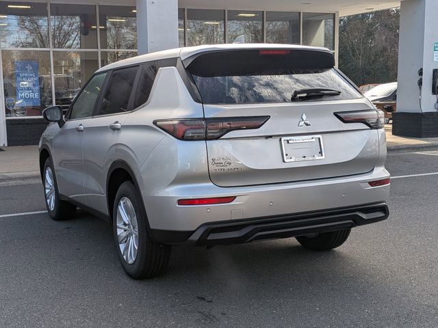 New 2026 Mitsubishi Outlander ES image 5