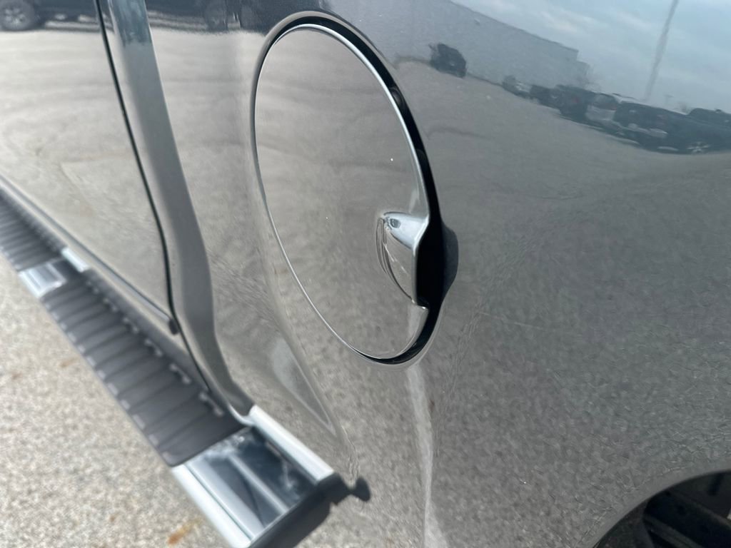 Used 2018 Chevrolet Silverado 1500 LT w/ All Star Edition image 43