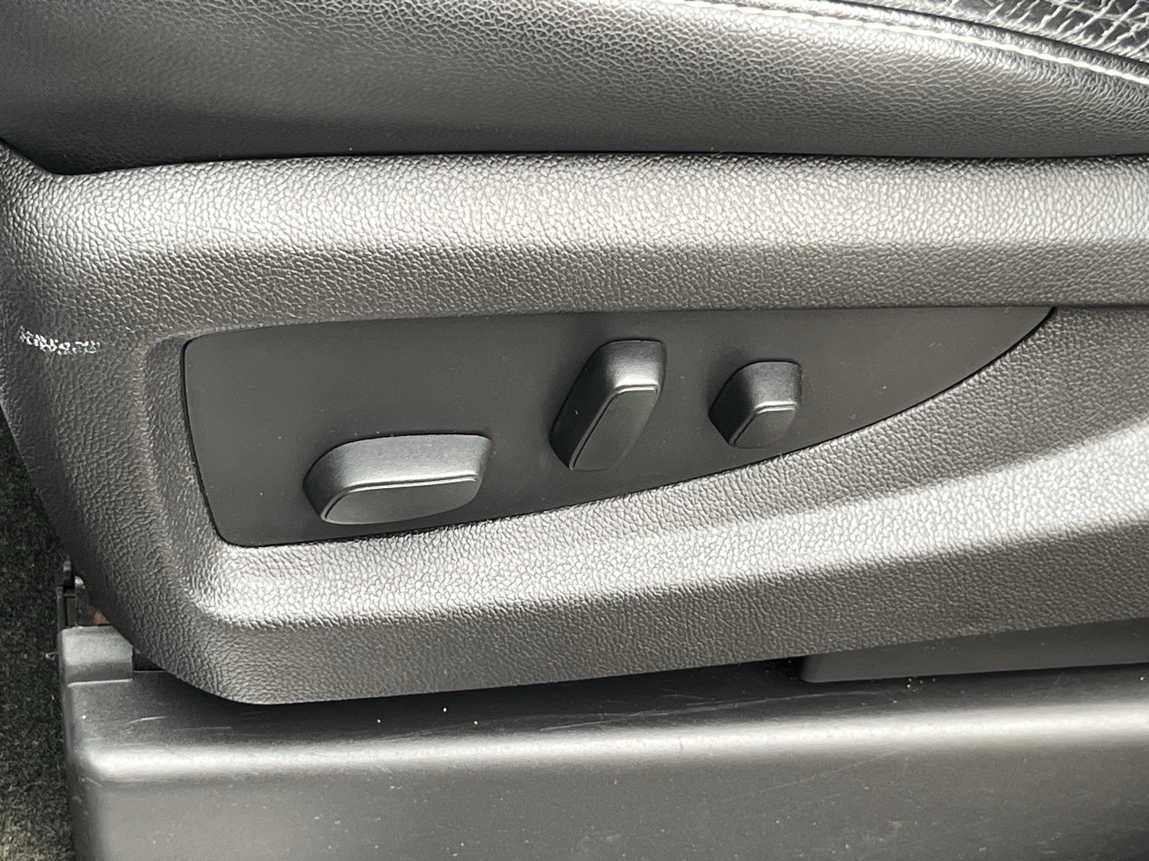 Used 2016 Chevrolet Suburban LT AWD/4WD image 17
