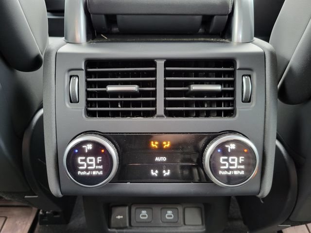 Used 2025 Land Rover Discovery Dynamic SE AWD/4WD image 21