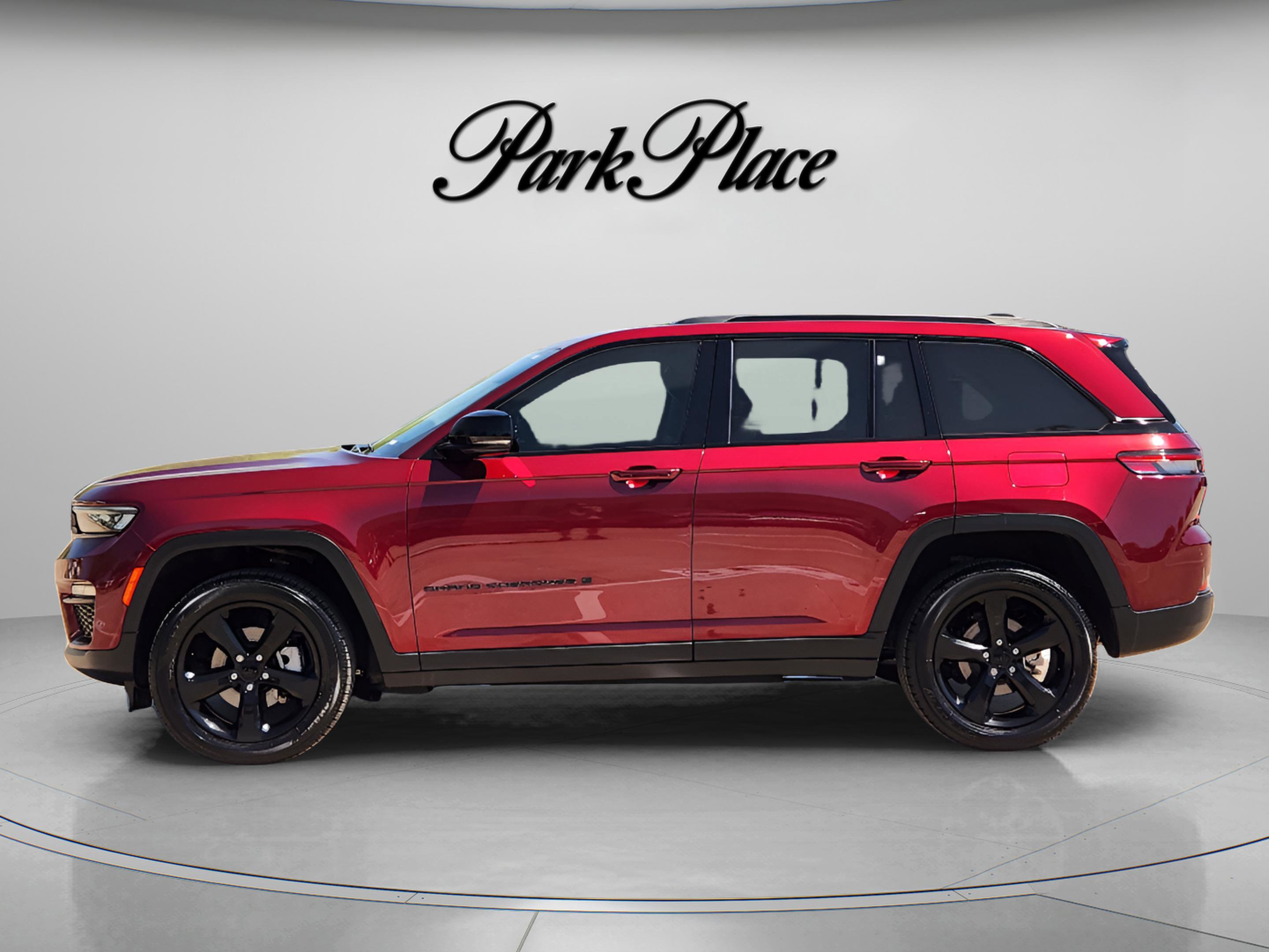 Used 2023 Jeep Grand Cherokee Limited w/ Black Appearance Package video 2