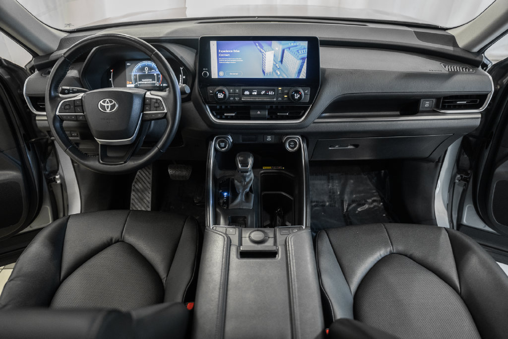 Used 2025 Toyota Grand Highlander AWD image 18