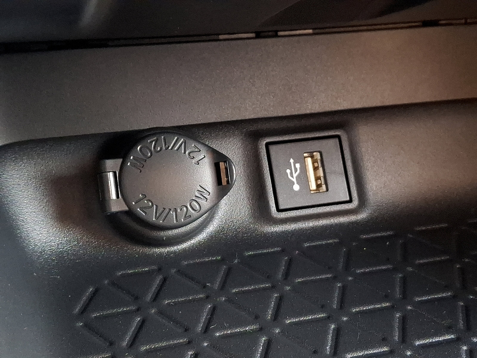 Certified 2025 Toyota RAV4 LE image 23