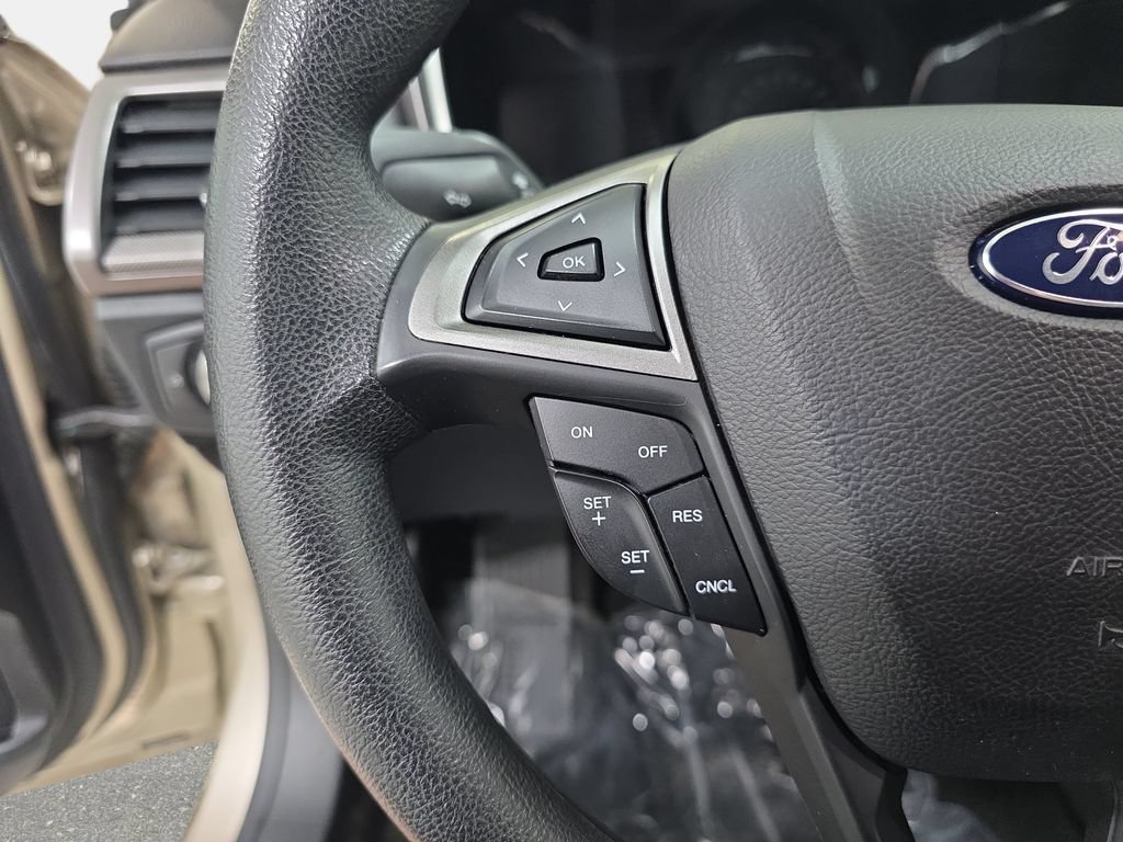 Used 2017 Ford Fusion SE w/ Fusion SE Technology Package FWD image 17