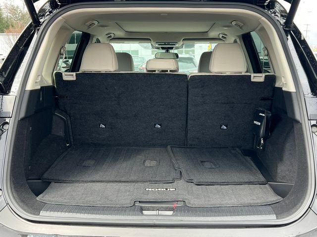 Used 2023 Nissan Rogue SV w/ SV Premium B Package image 35