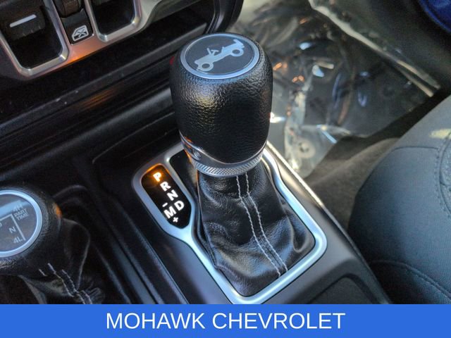 Used 2018 Jeep Wrangler Unlimited Sahara AWD/4WD image 17