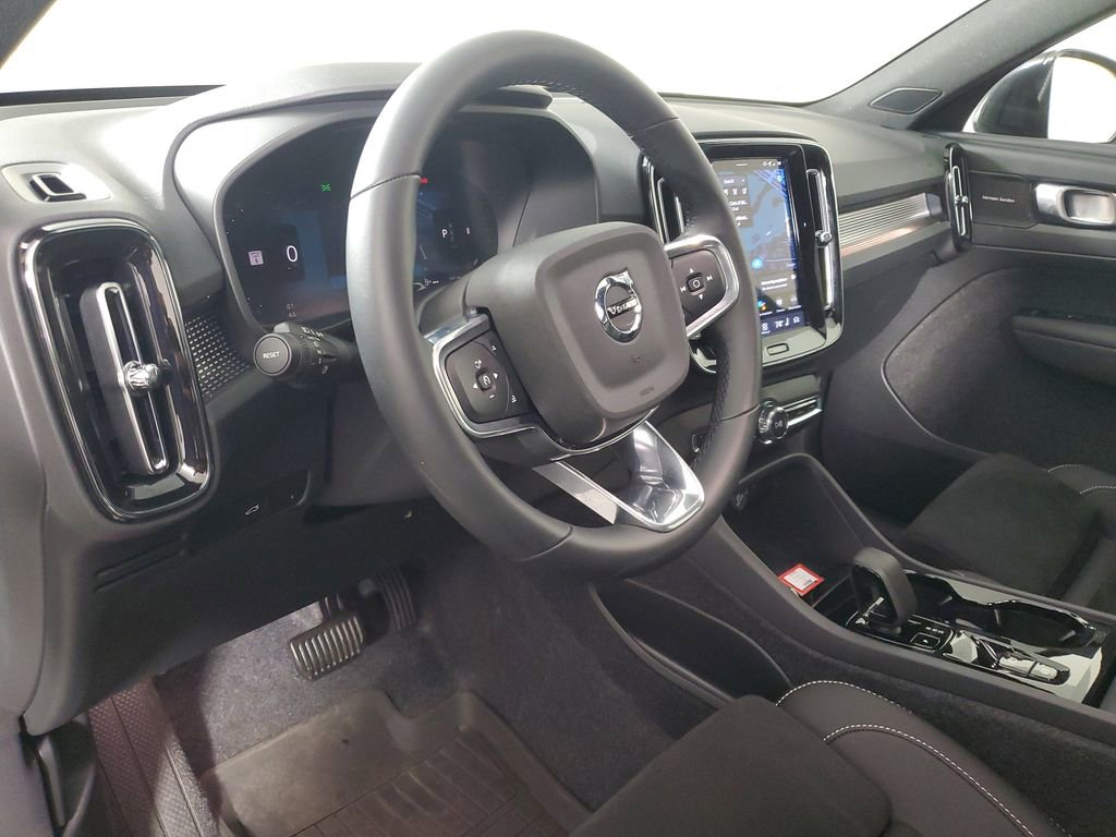 Certified 2026 Volvo XC40 B5 Ultra w/ Climate Package image 26