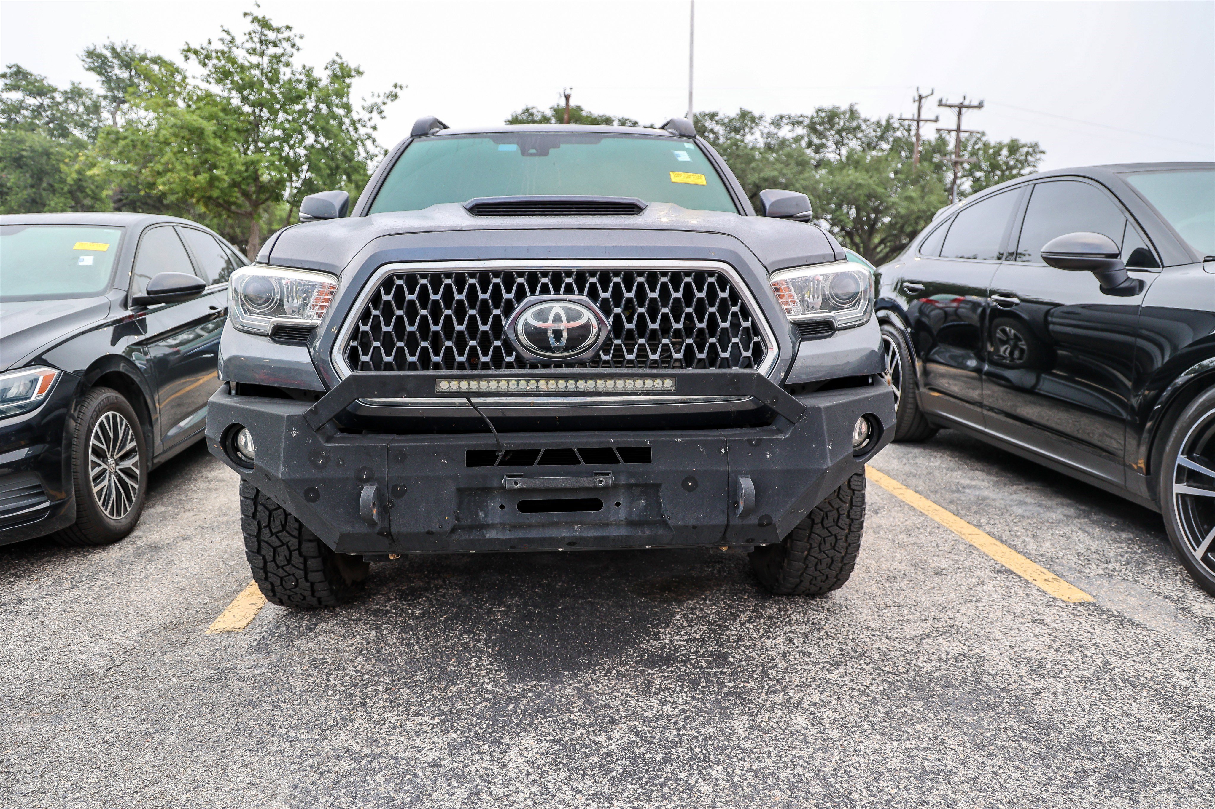 Used 2019 Toyota Tacoma TRD Sport AWD/4WD image 4