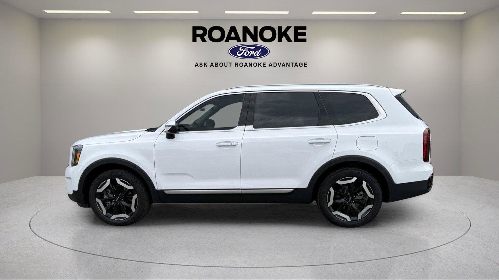 Used 2025 Kia Telluride S FWD image 14