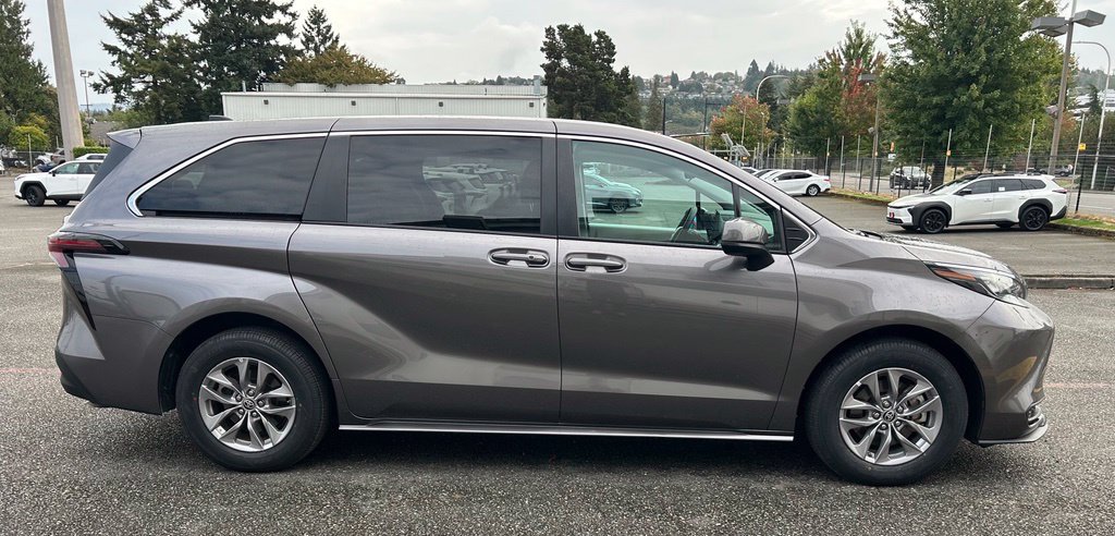 Certified 2024 Toyota Sienna LE AWD/4WD image 4