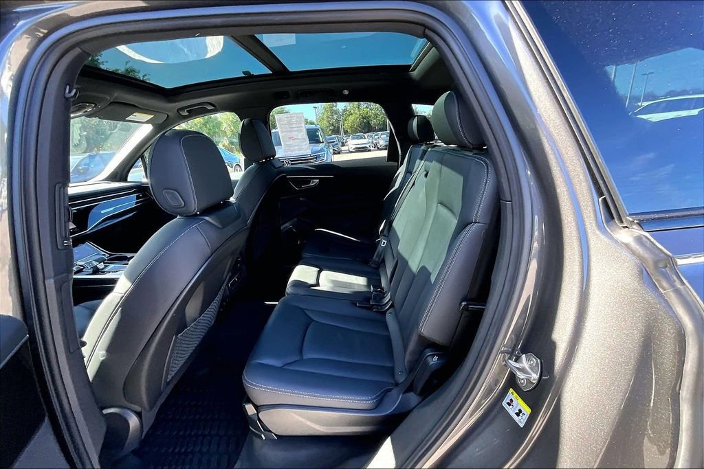 Used 2025 Audi Q7 2.0T Premium w/ Convenience Plus Package image 17
