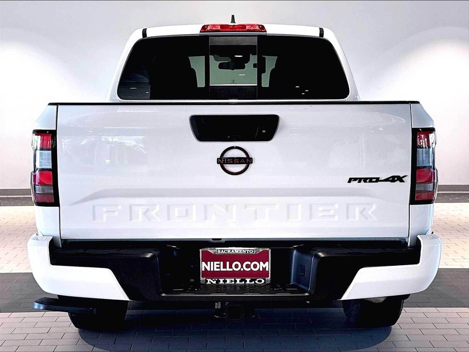 Used 2023 Nissan Frontier PRO-4X w/ Tow Package AWD/4WD image 9