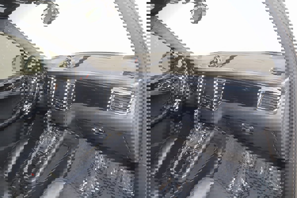 Used 2015 Porsche Macan S image 41