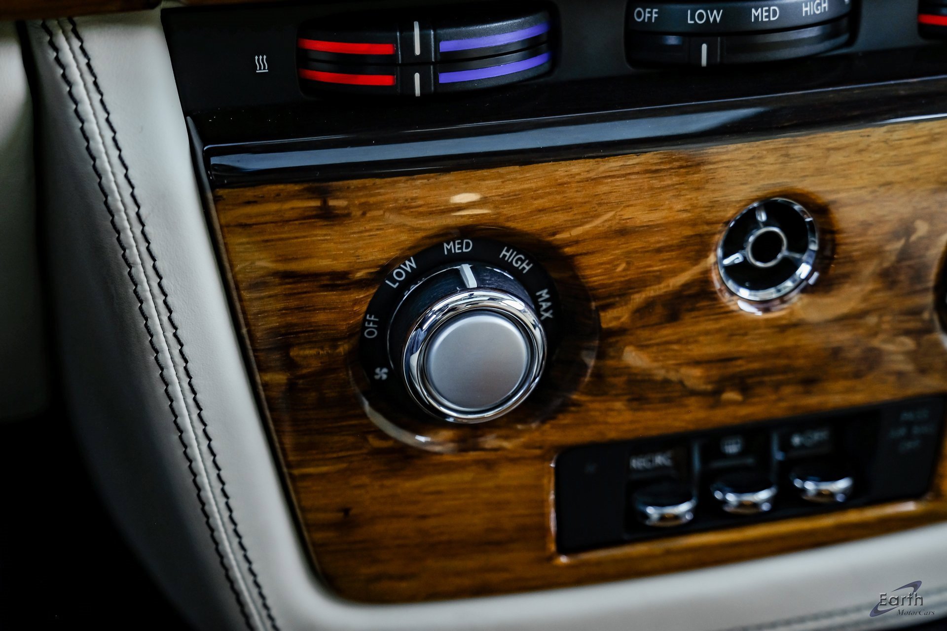 Used 2014 Rolls-Royce Phantom Sedan image 53