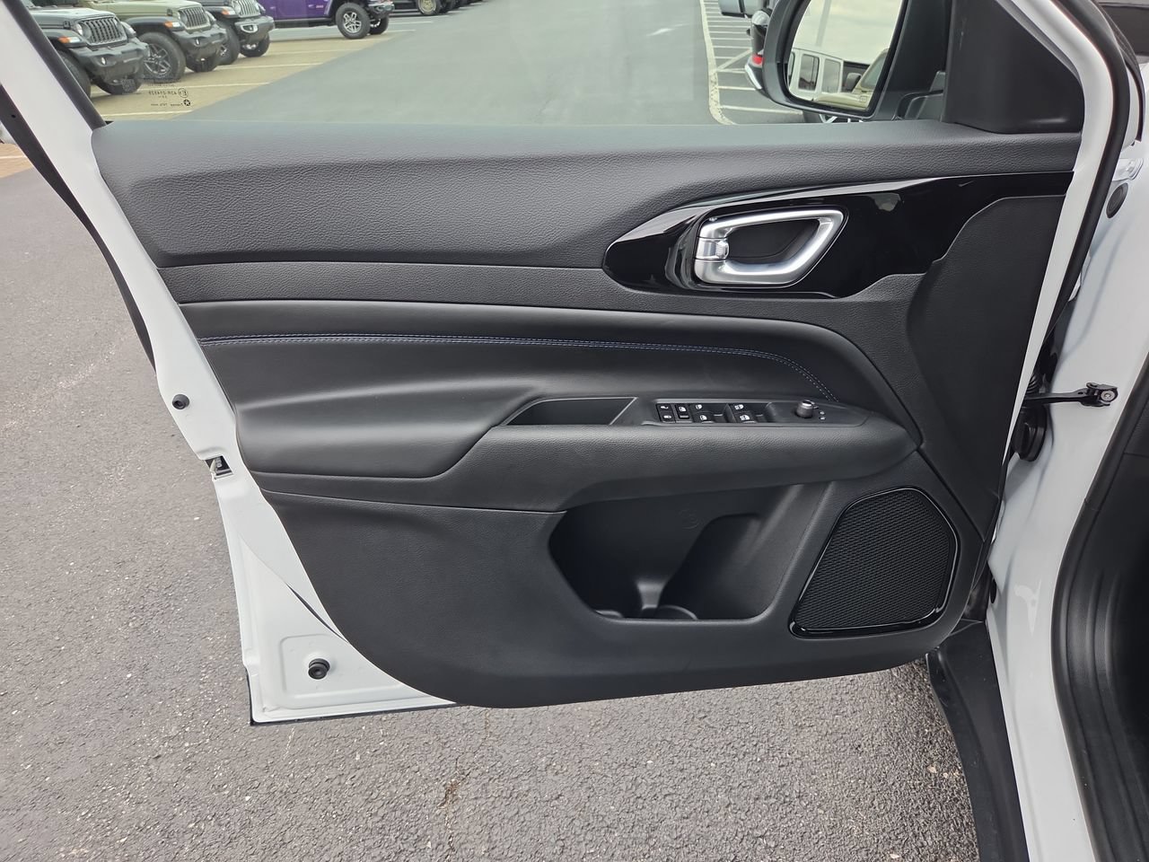 New 2026 Jeep Compass Latitude AWD/4WD image 18
