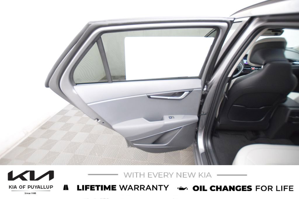 New 2025 Kia Niro EX Touring image 11