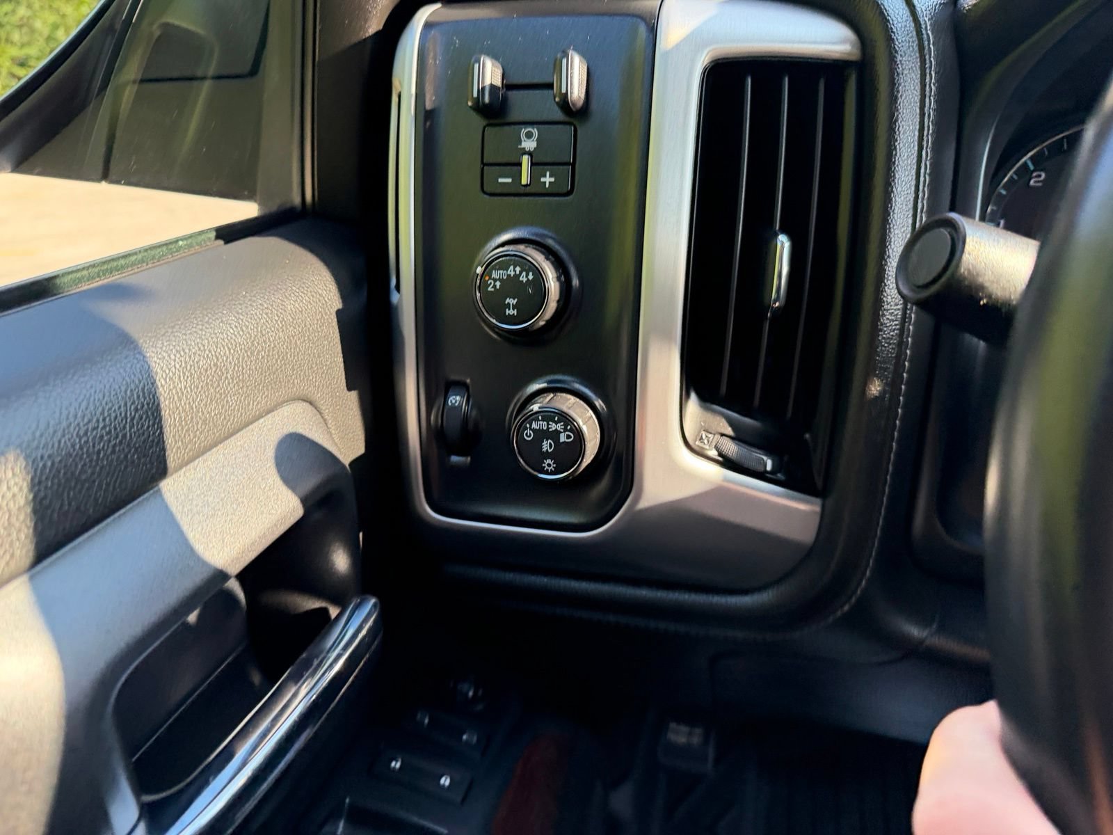 Used 2018 GMC Sierra 1500 SLE w/ SLE Value Package AWD/4WD image 12