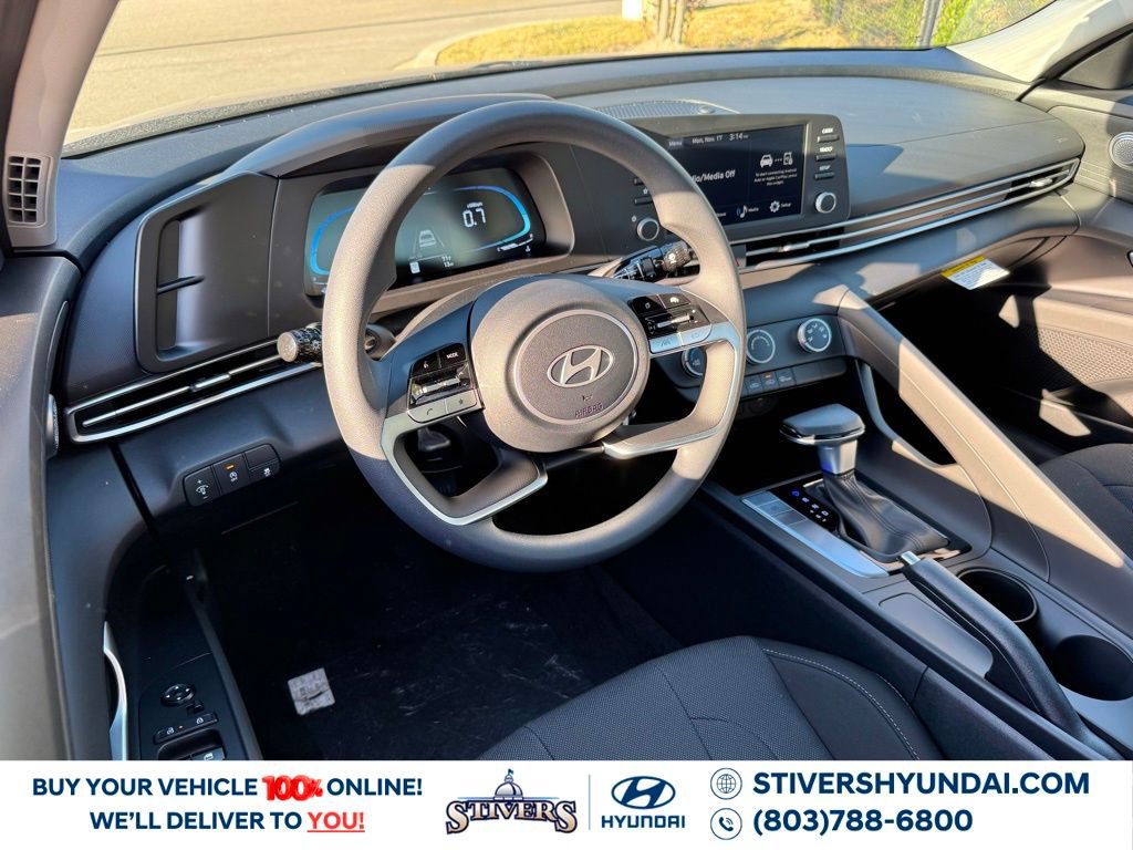 Certified 2026 Hyundai Elantra SE FWD image 2