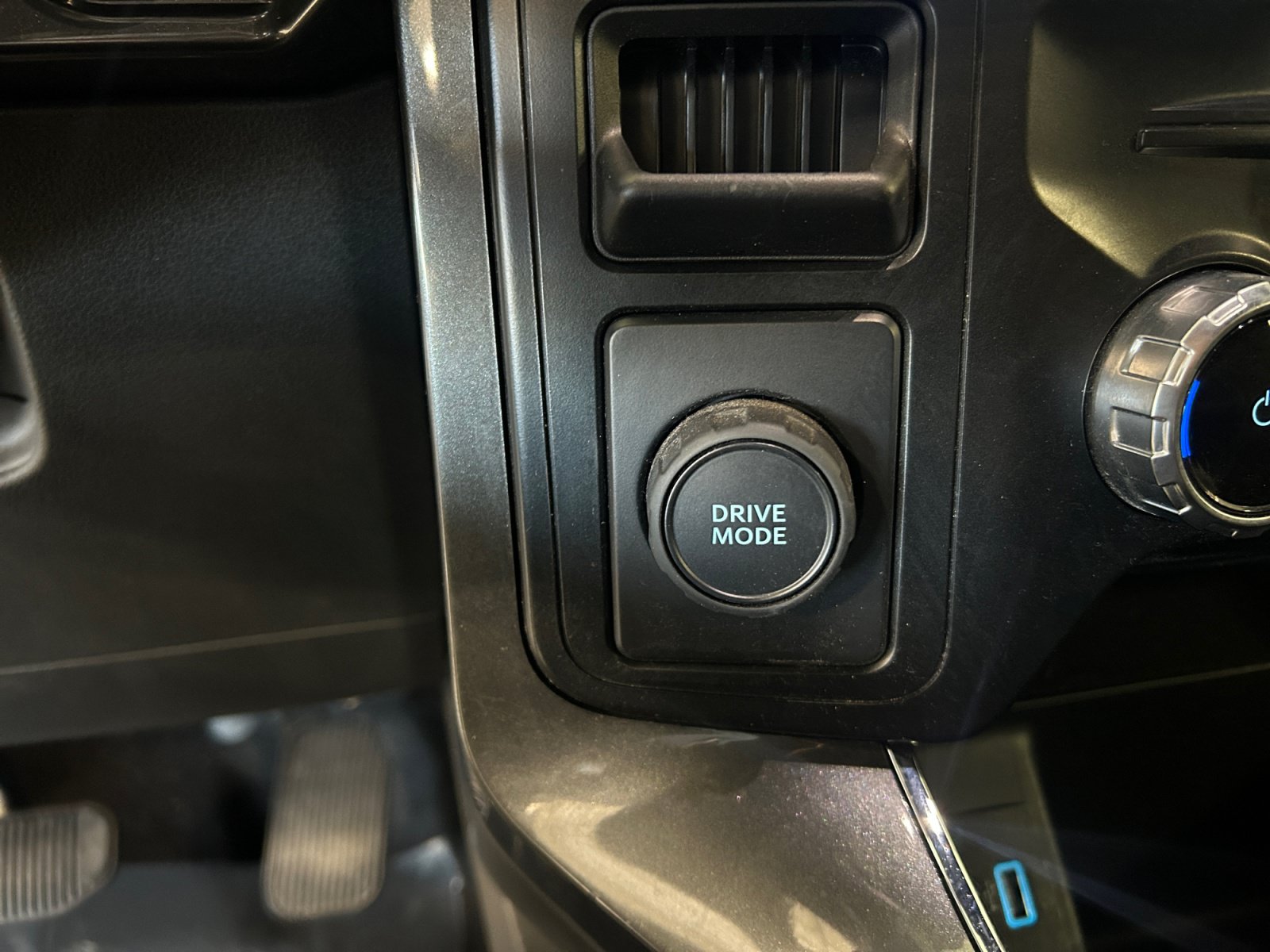 Used 2023 Ford F150 XLT w/ Equipment Group 302A High RWD image 16