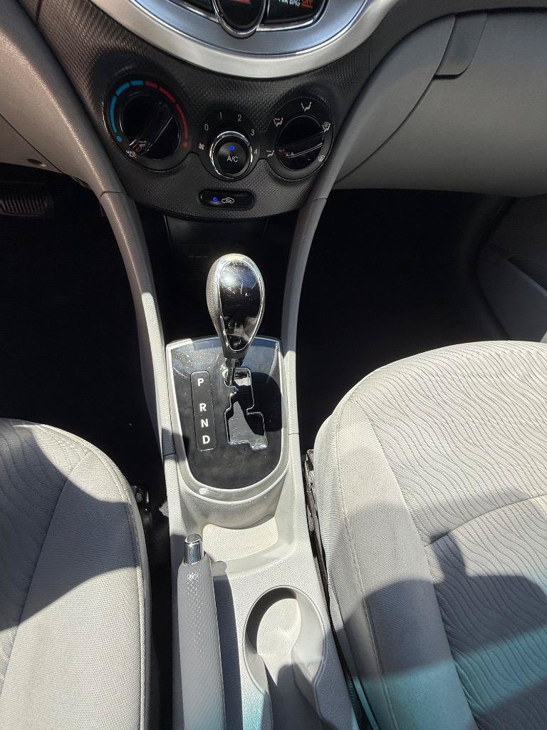 Used 2012 Hyundai Accent GLS w/ Premium Pkg 3 FWD image 11