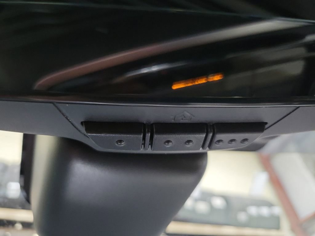 Used 2022 Land Rover Range Rover Velar R-Dynamic S AWD/4WD image 33