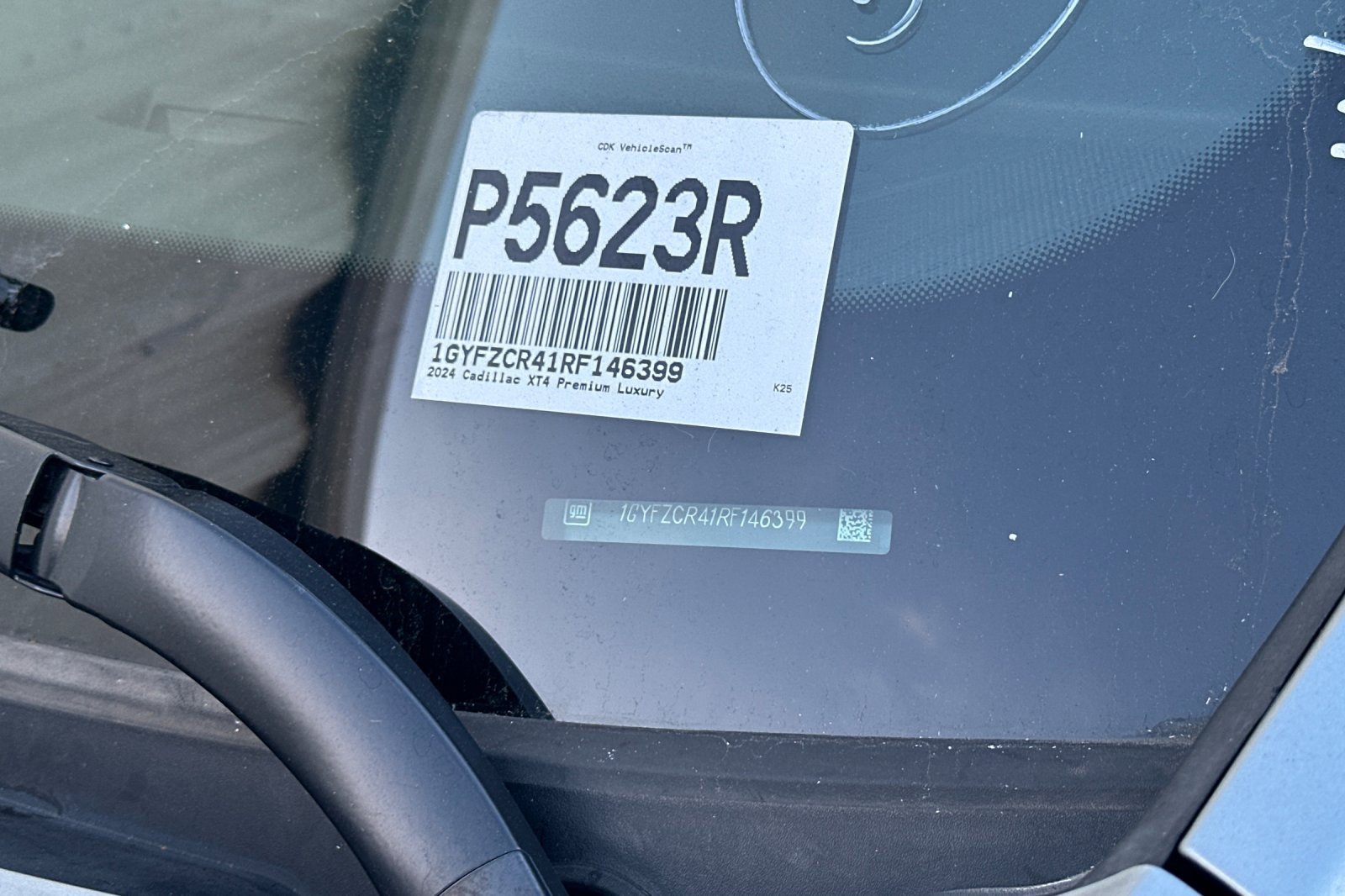 Used 2024 Cadillac XT4 Premium Luxury image 3