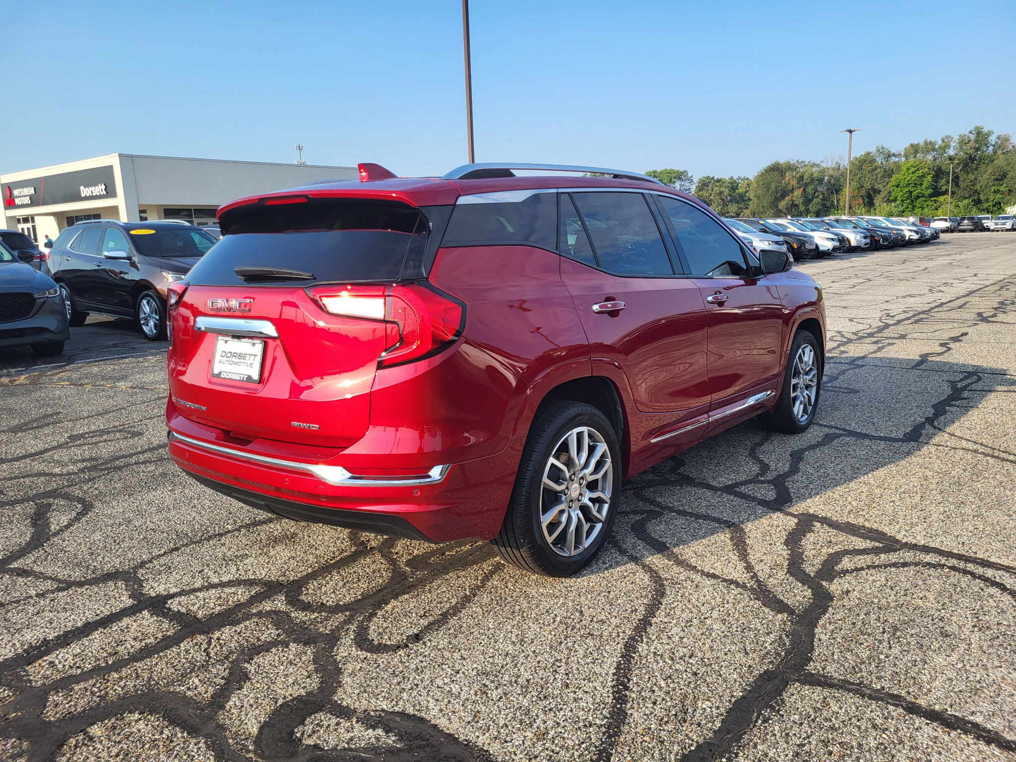 Used 2024 GMC Terrain Denali w/ Denali Premium Package AWD/4WD image 6