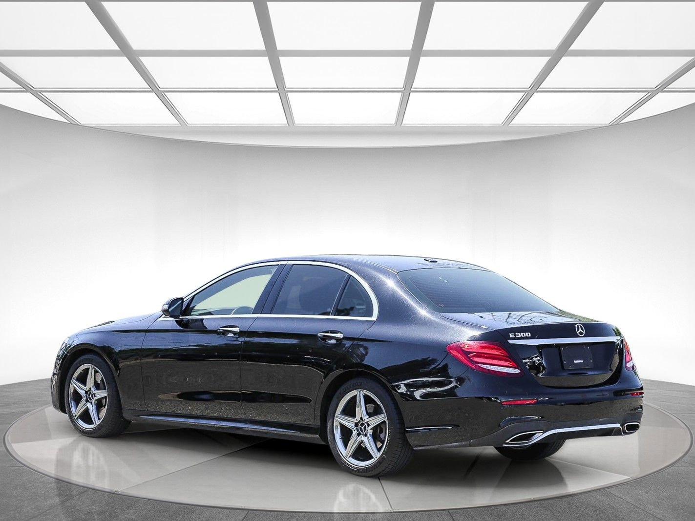Used 2017 Mercedes-Benz E 300 image 2