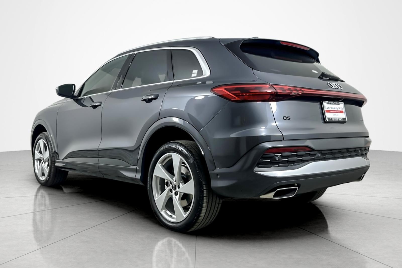 Used 2025 Audi Q5 Premium Plus w/ Premium Plus AWD/4WD image 3