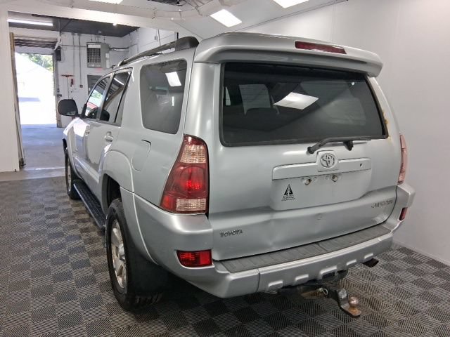 Used 2005 Toyota 4Runner SR5 AWD/4WD image 4
