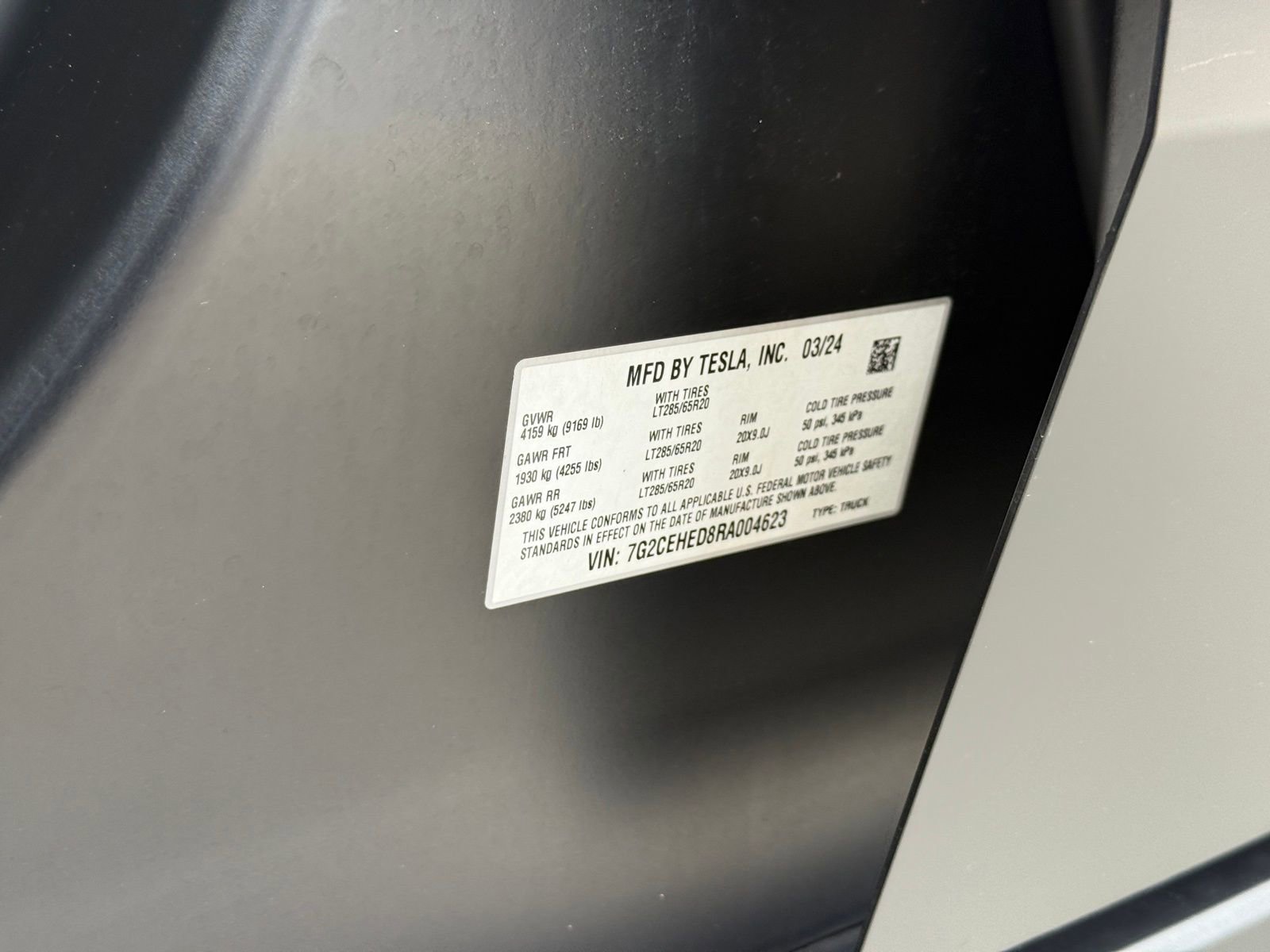 Used 2024 Tesla Cybertruck AWD Crew Cab image 32