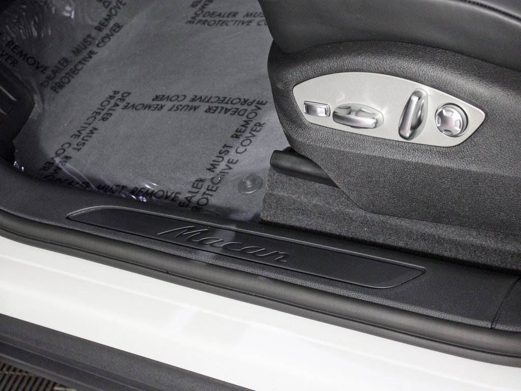 Used 2026 Porsche Macan image 18