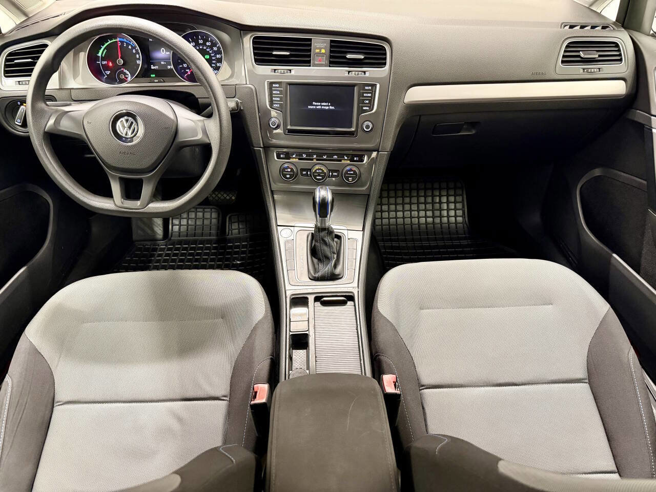 Used 2016 Volkswagen e-Golf SE w/ DC Fast Charging Package image 18