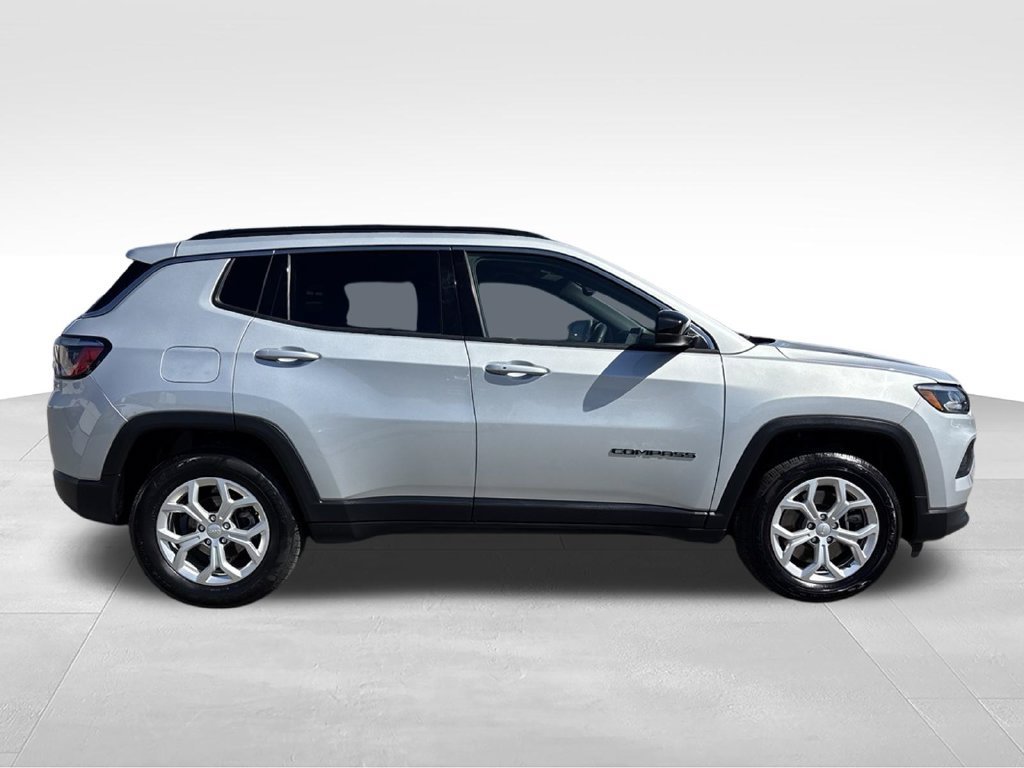 Certified 2024 Jeep Compass Latitude AWD/4WD image 2