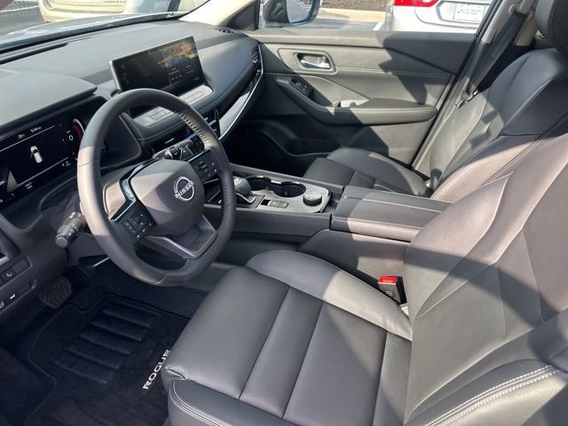Used 2025 Nissan Rogue SL w/ SL Premium Package image 11