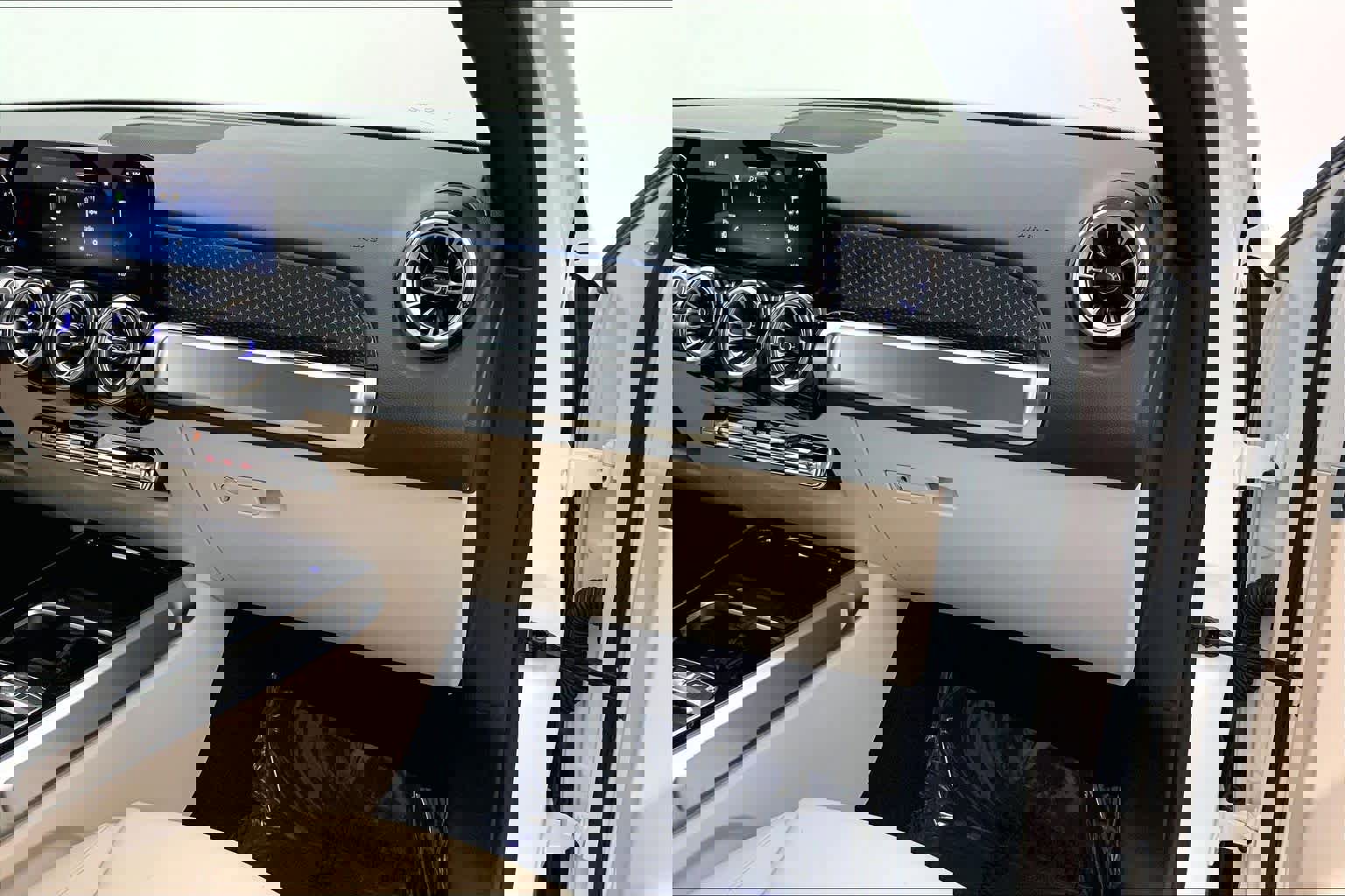 Used 2025 Mercedes-Benz GLB 250 image 28