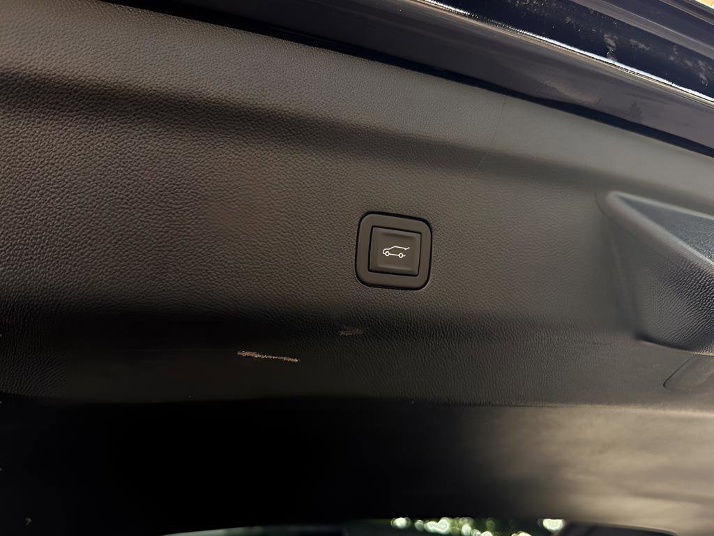 Used 2025 GMC Yukon AT4 Ultimate w/ LPO, Floor Liner Package image 37